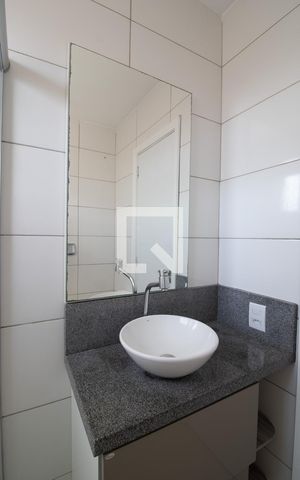 Apartamento à venda com 60m², 2 quartos e sem vaga Apartamento à venda com 60m², 2 quartos e sem vagaBanheiro