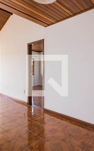 Casa à venda com 228m², 4 quartos e 2 vagas Casa à venda com 228m², 4 quartos e 2 vagasSala