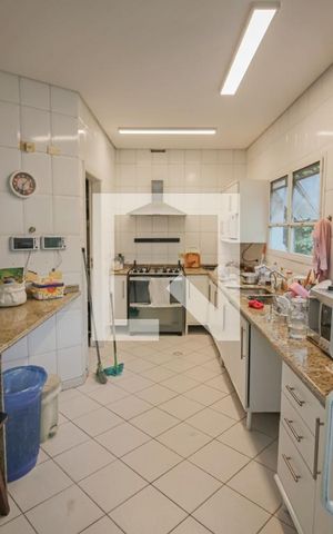 Casa à venda com 596m², 4 quartos e 10 vagas Casa à venda com 596m², 4 quartos e 10 vagasCozinha