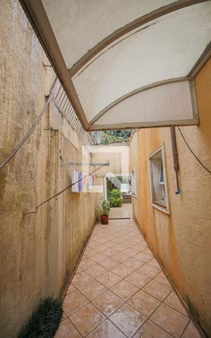 Casa à venda com 596m², 4 quartos e 10 vagas Casa à venda com 596m², 4 quartos e 10 vagasCorredor Externo