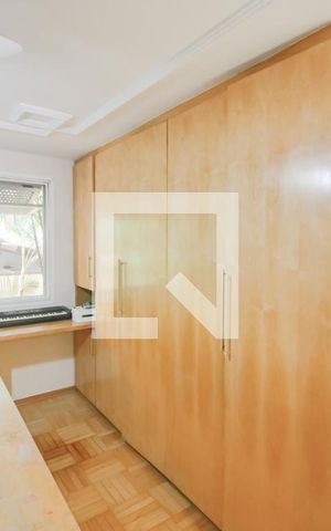 Casa à venda com 596m², 4 quartos e 10 vagas Casa à venda com 596m², 4 quartos e 10 vagasSuite 2 Quarto 4