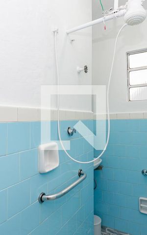 Casa para alugar com 60m², 2 quartos e 1 vaga Casa para alugar com 60m², 2 quartos e 1 vagaBanheiro
