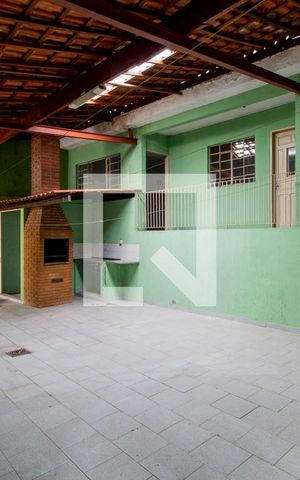 Casa à venda com 490m², 5 quartos e 3 vagas Casa à venda com 490m², 5 quartos e 3 vagasQuintal
