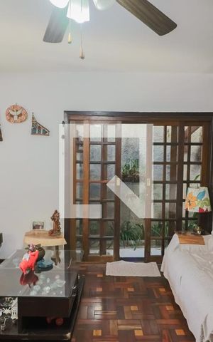 Casa para alugar com 159m², 3 quartos e 2 vagasSala