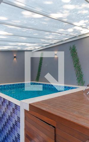 Casa à venda com 205m², 3 quartos e 3 vagas Casa à venda com 205m², 3 quartos e 3 vagasPiscina