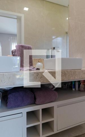 Casa à venda com 205m², 3 quartos e 3 vagas Casa à venda com 205m², 3 quartos e 3 vagasBanheiro da Suíte