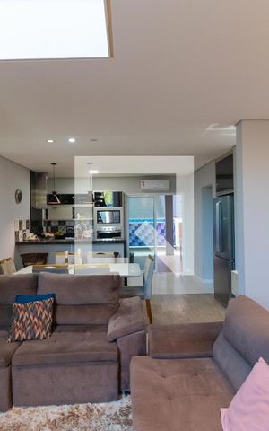 Casa à venda com 205m², 3 quartos e 3 vagas Casa à venda com 205m², 3 quartos e 3 vagasSalas
