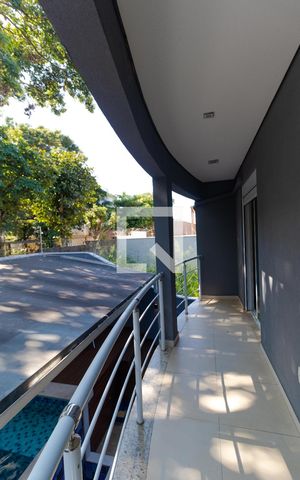 Casa à venda com 205m², 3 quartos e 3 vagas Casa à venda com 205m², 3 quartos e 3 vagasSacada dos Quartos 01 e 02