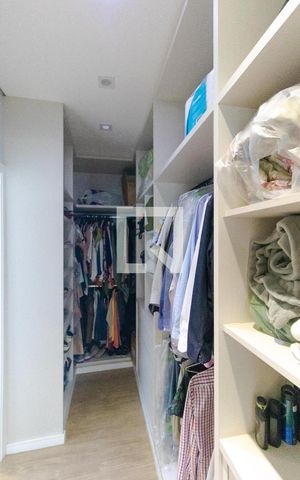 Casa à venda com 205m², 3 quartos e 3 vagas Casa à venda com 205m², 3 quartos e 3 vagasCloset da Suíte