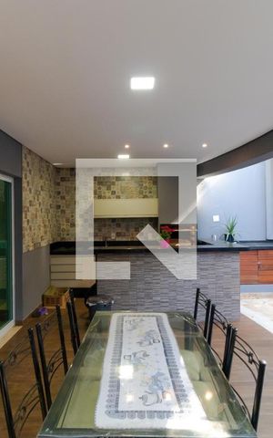 Casa à venda com 205m², 3 quartos e 3 vagas Casa à venda com 205m², 3 quartos e 3 vagasChurrasqueira