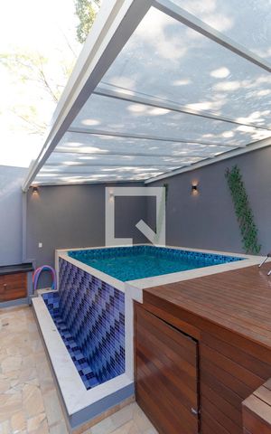 Casa à venda com 205m², 3 quartos e 3 vagas Casa à venda com 205m², 3 quartos e 3 vagasPiscina