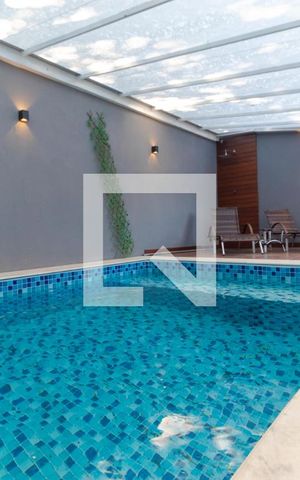 Casa à venda com 205m², 3 quartos e 3 vagas Casa à venda com 205m², 3 quartos e 3 vagasPiscina