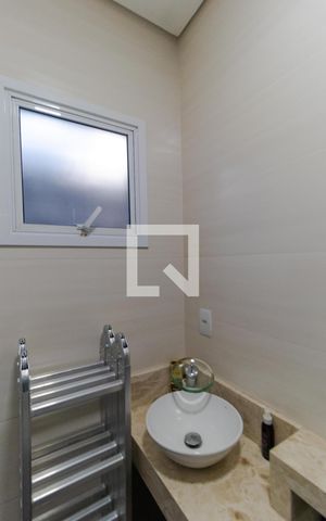 Casa à venda com 205m², 3 quartos e 3 vagas Casa à venda com 205m², 3 quartos e 3 vagasBanheiro 02