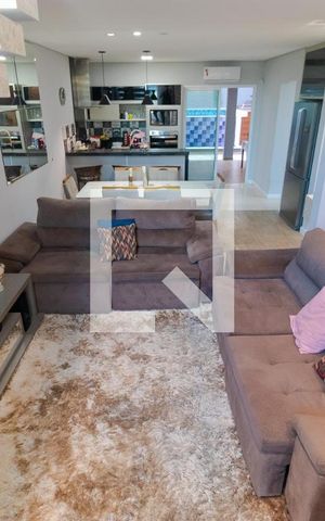 Casa à venda com 205m², 3 quartos e 3 vagas Casa à venda com 205m², 3 quartos e 3 vagasSalas