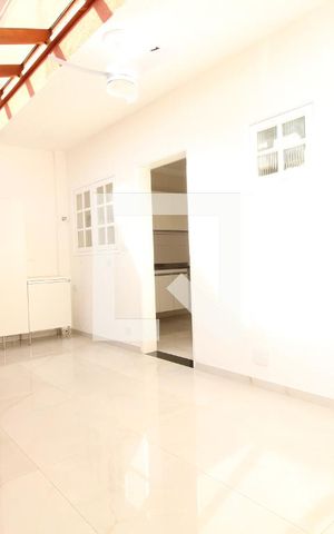 Casa de condomínio à venda com 108m², 3 quartos e 2 vagasLavanderia