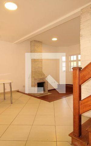 Casa de condomínio à venda com 108m², 3 quartos e 2 vagasSala