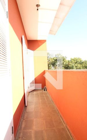 Casa de condomínio à venda com 108m², 3 quartos e 2 vagasVista