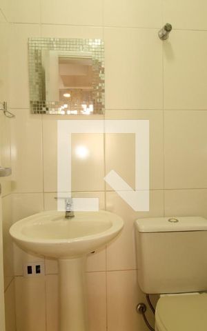 Casa de condomínio à venda com 108m², 3 quartos e 2 vagasBanheiro