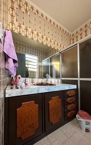 Casa à venda com 210m², 3 quartos e 3 vagasBanheiro da Suíte 1 