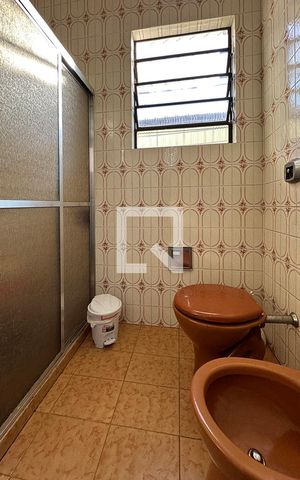 Casa à venda com 210m², 3 quartos e 3 vagasBanheiro 