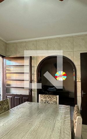 Casa à venda com 210m², 3 quartos e 3 vagasCozinha 