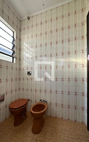 Casa à venda com 210m², 3 quartos e 3 vagasBanheiro 