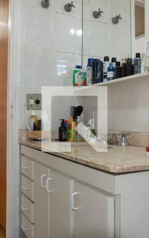 Apartamento para alugar com 202m², 2 quartos e 3 vagas Apartamento para alugar com 202m², 2 quartos e 3 vagasBanheiro da Suíte 2