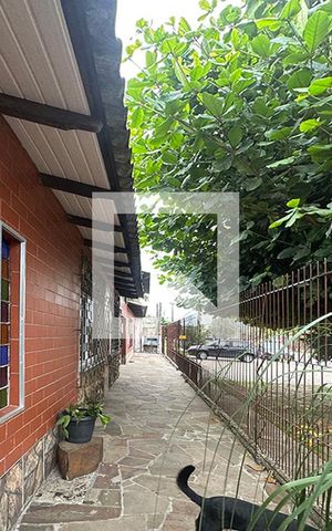 Casa à venda com 280m², 3 quartos e 4 vagasFachada da casa 