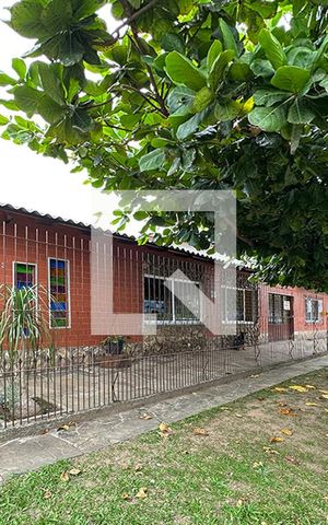 Casa à venda com 280m², 3 quartos e 4 vagasFachada da casa 