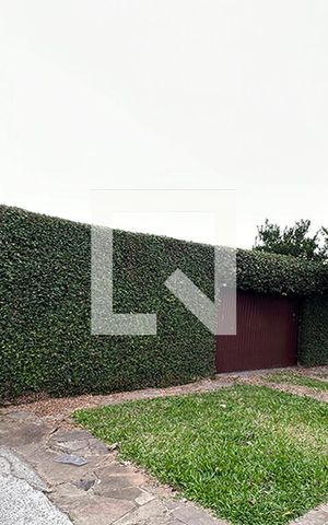 Casa à venda com 280m², 3 quartos e 4 vagasFachada da casa 
