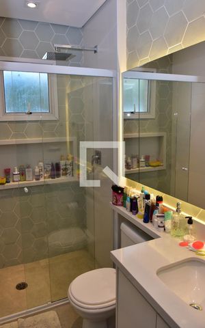 Casa de condomínio à venda com 241m², 4 quartos e 3 vagasBanheiro