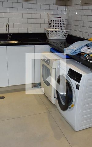 Casa de condomínio à venda com 241m², 4 quartos e 3 vagasÁrea de Serviço