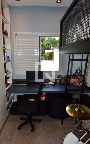 Casa de condomínio à venda com 241m², 4 quartos e 3 vagasQuarto 4