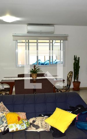 Casa de condomínio à venda com 241m², 4 quartos e 3 vagasSala
