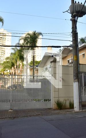 Casa de condomínio à venda com 241m², 4 quartos e 3 vagasFachada e portaria