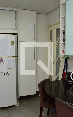 Casa de condomínio à venda com 241m², 4 quartos e 3 vagasCozinha