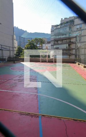 Casa de condomínio à venda com 314m², 5 quartos e 1 vaga Casa de condomínio à venda com 314m², 5 quartos e 1 vagaQuadra Esportiva
