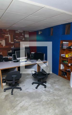 Casa de condomínio à venda com 314m², 5 quartos e 1 vaga Casa de condomínio à venda com 314m², 5 quartos e 1 vagaStudio