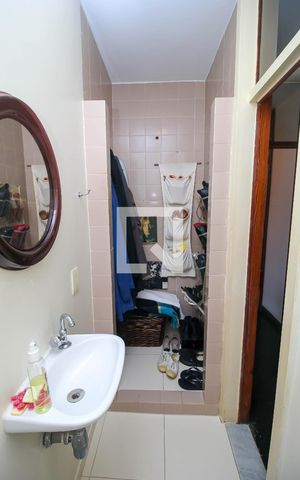Casa de condomínio à venda com 314m², 5 quartos e 1 vaga Casa de condomínio à venda com 314m², 5 quartos e 1 vagaBanheiro da Suíte 1