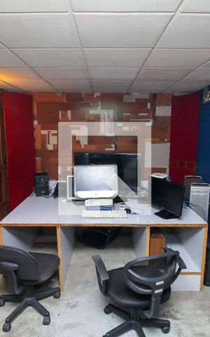 Casa de condomínio à venda com 314m², 5 quartos e 1 vaga Casa de condomínio à venda com 314m², 5 quartos e 1 vagaStudio