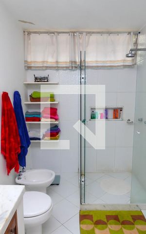 Casa de condomínio à venda com 314m², 5 quartos e 1 vaga Casa de condomínio à venda com 314m², 5 quartos e 1 vagaBanheiro Canadense