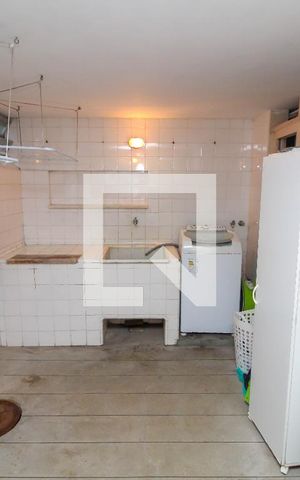 Casa de condomínio à venda com 314m², 5 quartos e 1 vaga Casa de condomínio à venda com 314m², 5 quartos e 1 vagaÁrea de Serviço