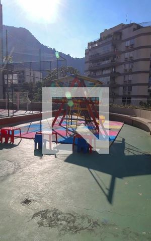Casa de condomínio à venda com 314m², 5 quartos e 1 vaga Casa de condomínio à venda com 314m², 5 quartos e 1 vagaÁrea Comum - Playground