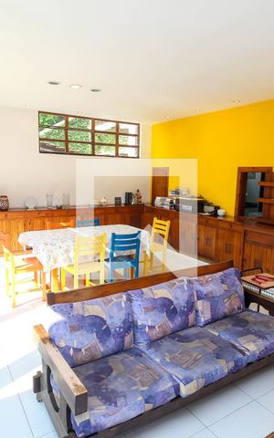 Casa de condomínio à venda com 314m², 5 quartos e 1 vaga Casa de condomínio à venda com 314m², 5 quartos e 1 vagaSala