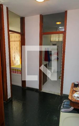 Casa de condomínio à venda com 314m², 5 quartos e 1 vaga Casa de condomínio à venda com 314m², 5 quartos e 1 vagaCorredor