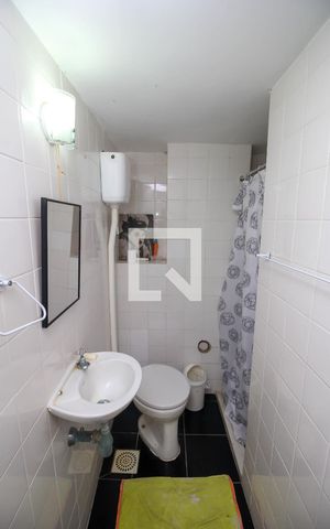 Casa de condomínio à venda com 314m², 5 quartos e 1 vaga Casa de condomínio à venda com 314m², 5 quartos e 1 vagaBanheiro de Serviço