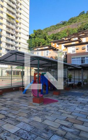 Casa de condomínio à venda com 314m², 5 quartos e 1 vaga Casa de condomínio à venda com 314m², 5 quartos e 1 vagaÁrea Comum - Playground