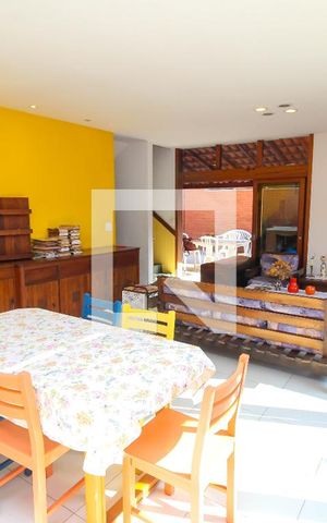 Casa de condomínio à venda com 314m², 5 quartos e 1 vaga Casa de condomínio à venda com 314m², 5 quartos e 1 vagaSala