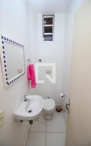 Casa de condomínio à venda com 314m², 5 quartos e 1 vaga Casa de condomínio à venda com 314m², 5 quartos e 1 vagaLavabo