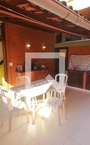 Casa de condomínio à venda com 314m², 5 quartos e 1 vaga Casa de condomínio à venda com 314m², 5 quartos e 1 vagaÁrea Externa